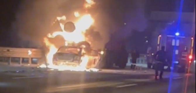 На ночной КАД под Петербургом пылал автомобиль