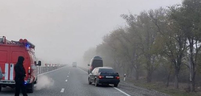 На трассе «Кавказ» неизвестный водитель насмерть сбил мужчину, остановившегося из-за ДТП