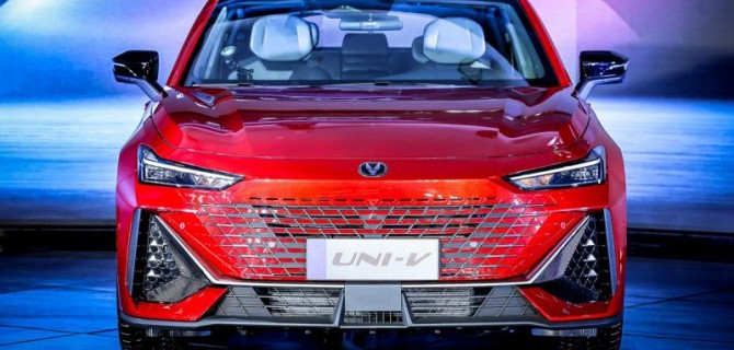 Начались российские продажи мощных и прекрасно оснащённых лифтбеков Changan UNI-V