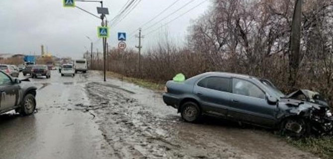 В Омске в ДТП с участием трех автомобилей и маршрутки пострадали 5 человек