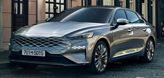 Начались российские продажи больших седанов KIA K8