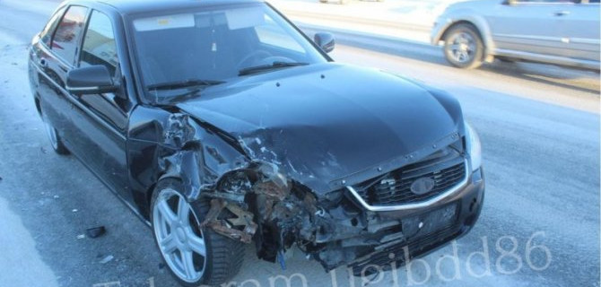 В Сургуте юный водитель на «Ладе» столкнулся на встречке с иномаркой, пострадал ребенок