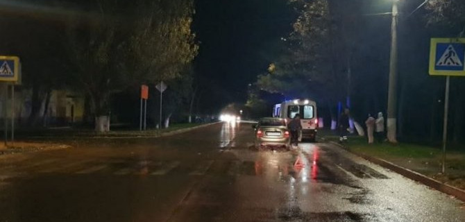 В Керчи ВАЗ на переходе сбил двух женщин