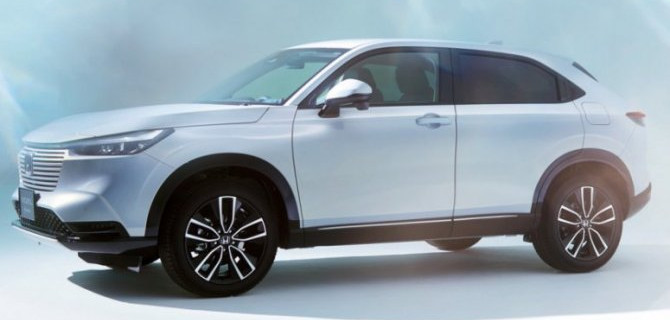 В нашей стране начались продажи праворульных кроссоверов Honda Vezel