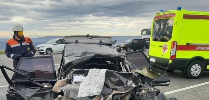 В столкновении грузовой ГАЗели и легкового автомобиля под Ставрополем пострадали трое