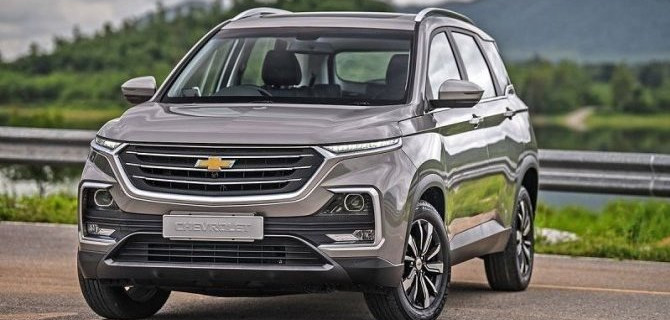 В российских автосалонах вновь появились кроссоверы Chevrolet Captiva