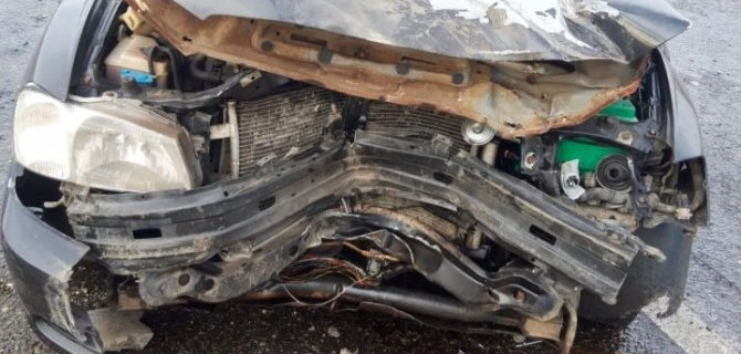 На Ставрополье столкнулись грузовик и легковушка, травмы получили два юных пассажира