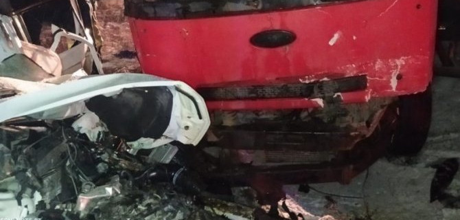 В Татарстане грузовик столкнулся с тремя легковыми автомобилями, один человек погиб