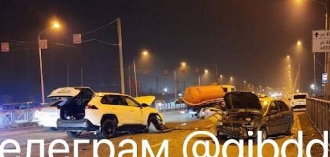 Два водителя и два пассажира пострадали в столкновении «Калины» и «Тойоты» в Ставрополе, среди пострадавших — ребенок