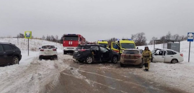 В ДТП с участием трех автомобилей в Татарстане пострадали три человека, в том числе двое детей