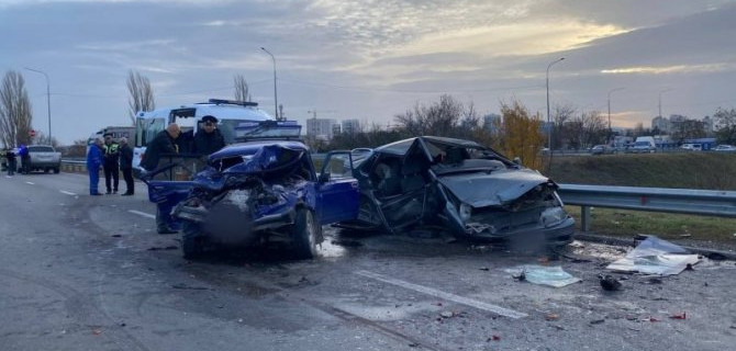 В массовом ДТП в Симферополе пострадали пять человек, в том числе трое детей