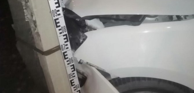 На Ставрополье ВАЗ столкнулся с «Грантой», а та врезалась в столб. Пострадали две женщины