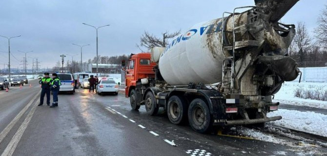 По факту ДТП на Родниковой улице в Москве, где под колесами бетономешалки погиб ребенок, возбуждено уголовное дело
