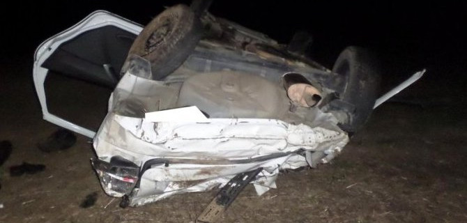 На Ставрополье «Лада» ночью съехала в поле и перевернулась. Двое погибли, двое госпитализированы в состоянии комы