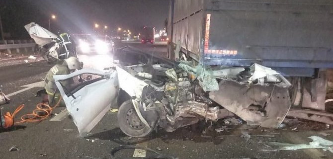 В страшном столкновении «Приоры» и грузовика в Воронежской области погибли двое взрослых, пострадали двое несовершеннолетних