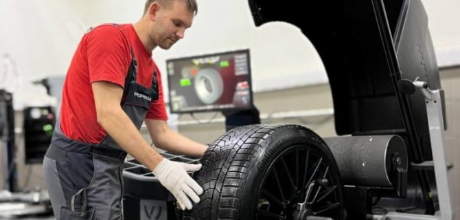 Заглянем за кулисы и вместе со специалистами Порше Центр Пулково и Порше Центр Ленинский разберемся, как происходит шиномонтаж автомобиля