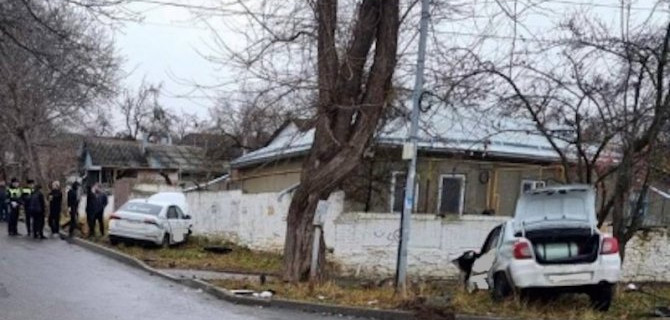 В Кисловодске в столкновении двух машин такси пострадали 3 человека, в том числе подросток