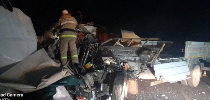 На трассе в Курской области столкнулись три грузовых автомобиля