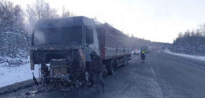На трассе «Урал» утром горел грузовик