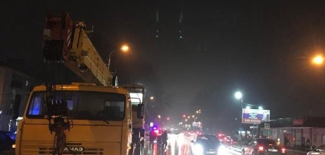 В Георгиевске автокран сбил подростка на «зебре». За жизнь мальчика борются врачи