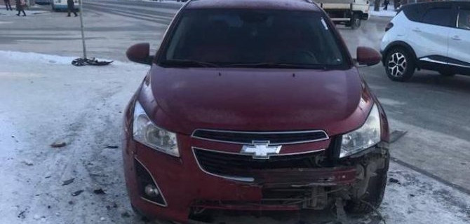 В Екатеринбурге автомобиль вынесло на тротуар, погибла пожилая женщина-пешеход