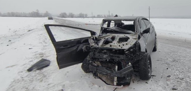 Две иномарки столкнулись на трассе в Башкирии, погибла женщина
