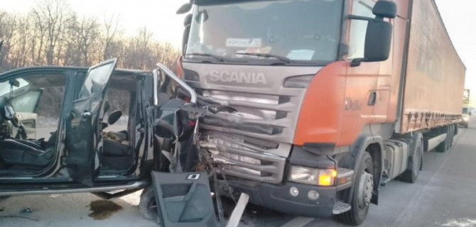 В Воронежской области столкнулись «Форд» и грузовая «Скания», один человек погиб