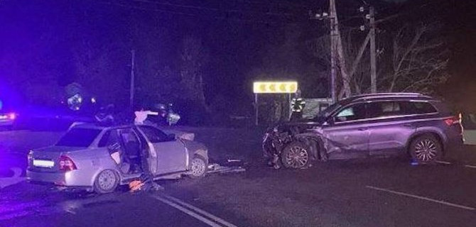 «Лада» и «Шкода» столкнулись в Краснодарском крае. Один человек погиб, пострадали трое, в том числе ребенок