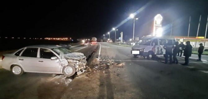 В ДТП с "Ладой" и "ГАЗелью" на Ставрополье пострадали трое, в том числе двое детей