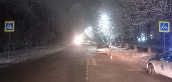 В Ессентуках ВАЗ на переходе сбил двух пожилых пешеходов 