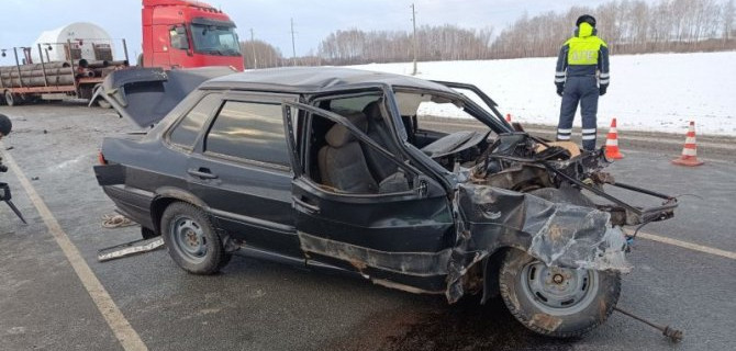 В ДТП с участием большегрузов и ВАЗа в Тюменской области погиб пожилой водитель