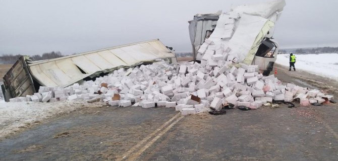 На трассе «Каспий» в ДТП с участием двух фур погиб человек