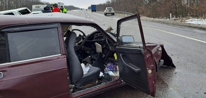 В массовом ДТП под Воронежем погибли два человека, еще двое пострадали