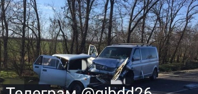 На Ставрополье столкнулись «семерка» и «Фольксваген», погибли два человека