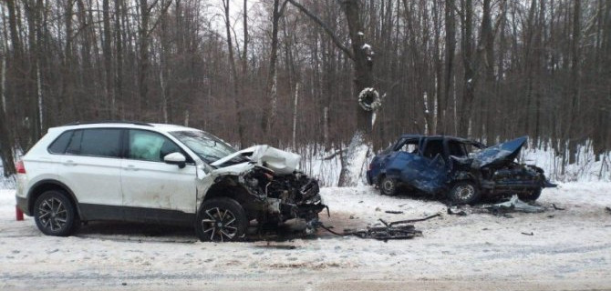 В столкновении двух легковых автомобилей в Татарстане пострадали водитель и двое маленьких детей