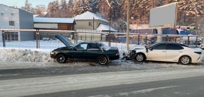 В Горно-Алтайске столкнулись две «Тойоты», пострадал один из водителей