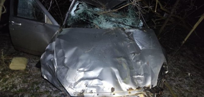 В Воронежской области «Приора» съехала в кювет, один человек погиб, один пострадал