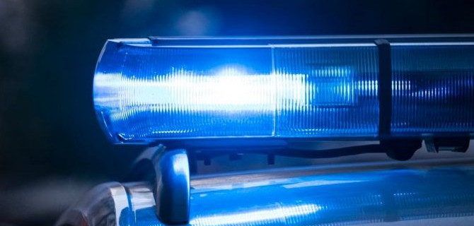 В Саратове легковой автомобиль сбил женщину и двоих маленьких детей