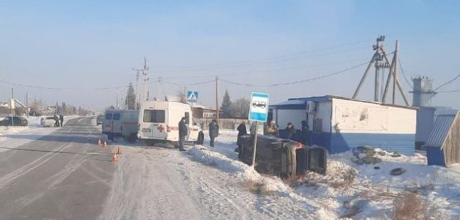 В Омской области иномарка съехала в кювет, пострадали две женщины и подросток