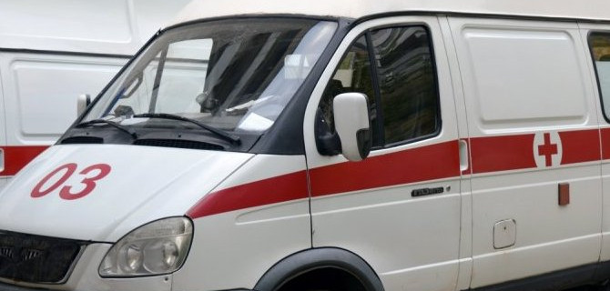 В Саратове иномарка врезалась в дерево, пострадали дети