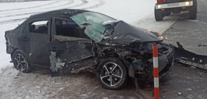 В результате ДТП на трассе в Тюменской области погибла автомобилистка, пострадали два пассажира