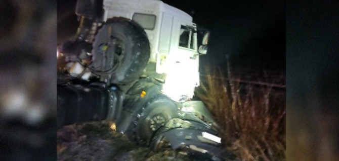 В Самарской области «Лада» столкнулась с КамАЗом, погибли два человека