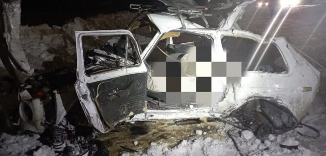 В Новосибирской области в ДТП с участием грузовика и ВАЗа один человек погиб, двое пострадали