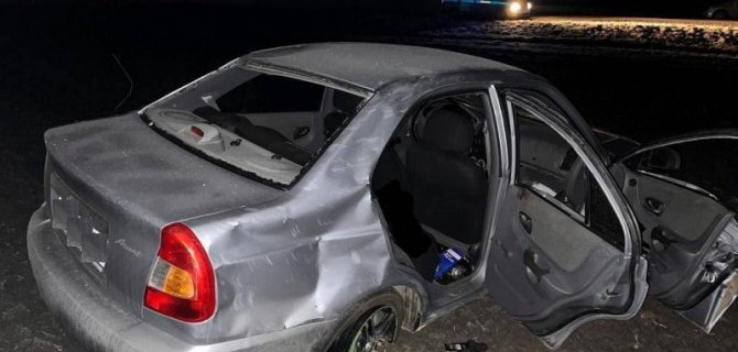 В Краснодарском крае иномарка опрокинулась, съехав в кювет, один человек погиб, двое пострадали