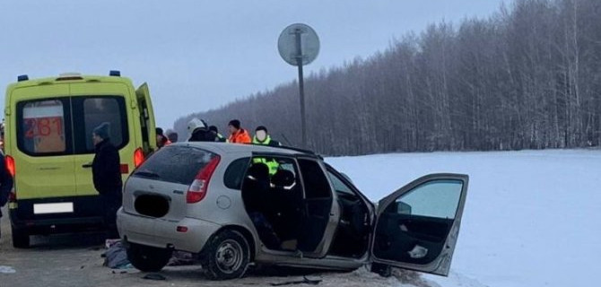 В Татарстане «Калина» на встречной полосе столкнулась с «Ларгусом», погибла автомобилистка