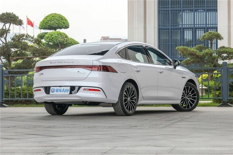 В России впервые появились гибридомобили фирмы BYD дм 2