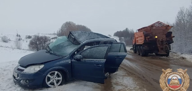 Отец и сын погибли в результате столкновения «Опеля» с грузовиком в Башкирии