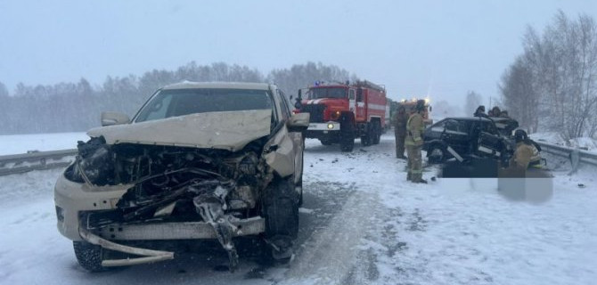 В Новосибирской области ВАЗ столкнулся с «Тойотой», один человек погиб
