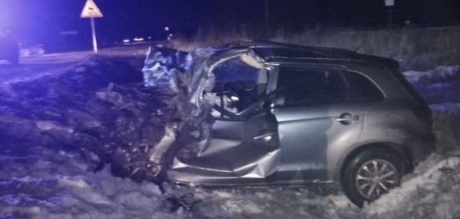 Иномарка и КамАЗ столкнулись на трассе в Татарстане, один человек погиб