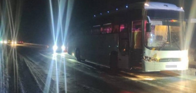 На трассе Хабаровск - Владивосток автобус насмерть сбил женщину-пешехода